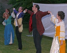 Auftritt vom ''Dronte-Theater'' im Kloster St. Marienthal