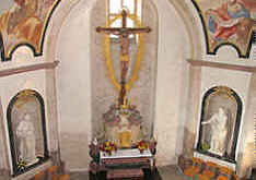der Altar in der Kreuzkapelle und Michaeliskapelle