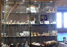 Devotionalien, Ketten und Schmuck mit christlichen Motiven in unserem Klostermarkt