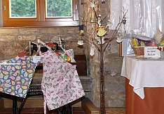 eine breite Vielfalt von Handarbeiten aus unserer Kloster-Nähstube und aus unserem Konvent