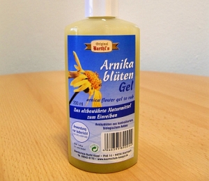 Einreibungen mit Arnikablüten-Gel aus unserem Klostermarkt St. Marienthal