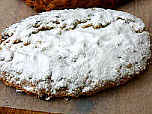 die Klosterbäckerei bietet verschiedene Stollen an